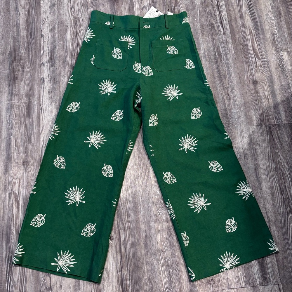 Green Zara Khaki Wide Leg Embroidered
Culottes Plant Pants 🌿🌱🍃🌳